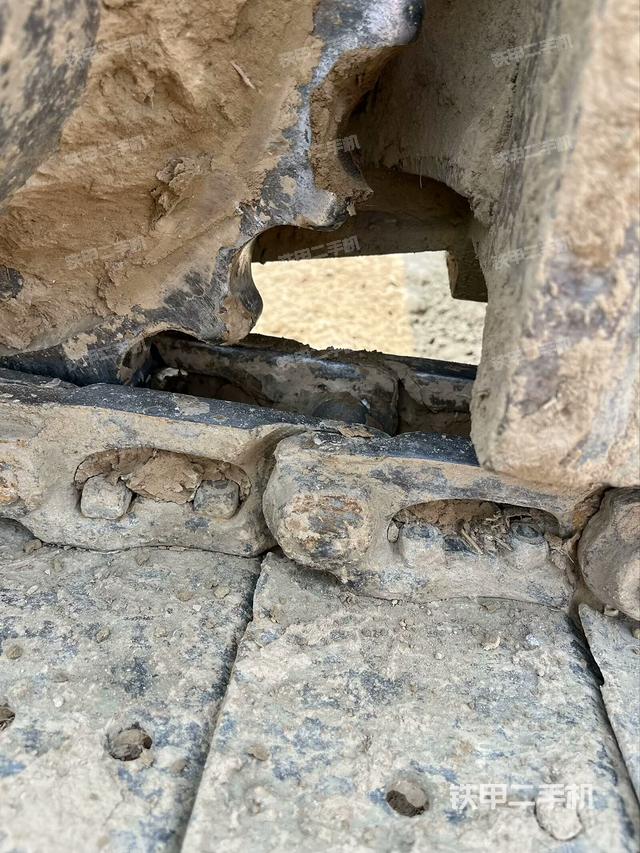 单侧履带整体(整机外观) 单侧履带整体(整机外观)