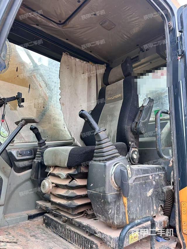 駕駛室整體（整機(jī)外觀）