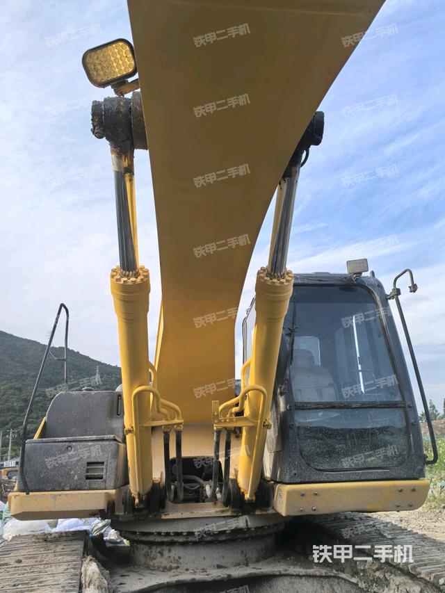 大臂油缸整體?豎拍(工作和回轉(zhuǎn)裝置) 大臂油缸整體?豎拍(工作和回轉(zhuǎn)裝置)