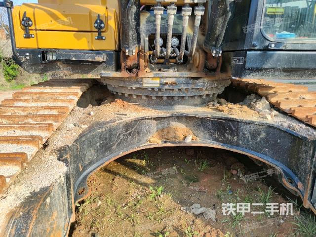 轉(zhuǎn)盤和下車架正前（工作和回轉(zhuǎn)裝置）