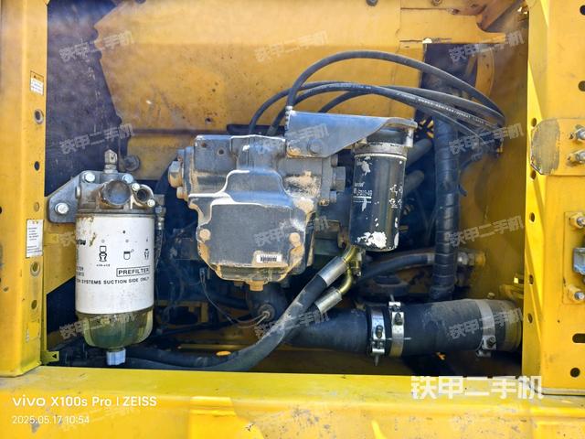 液壓泵艙室正面整體(整機外觀) 液壓泵艙室正面整體(整機外觀)