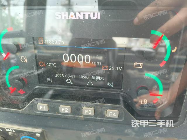 駕駛室操作臺（設(shè)備外觀及核心部件）