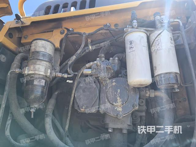 液壓泵艙室正面整體（整機(jī)外觀）