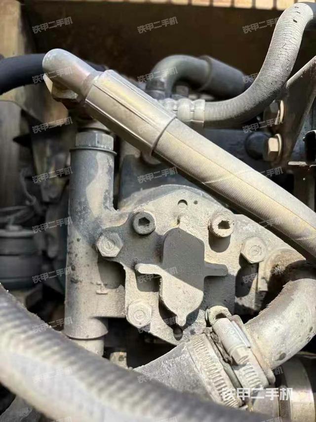 液壓泵艙室正面整體(整機(jī)外觀) 液壓泵艙室正面整體(整機(jī)外觀)