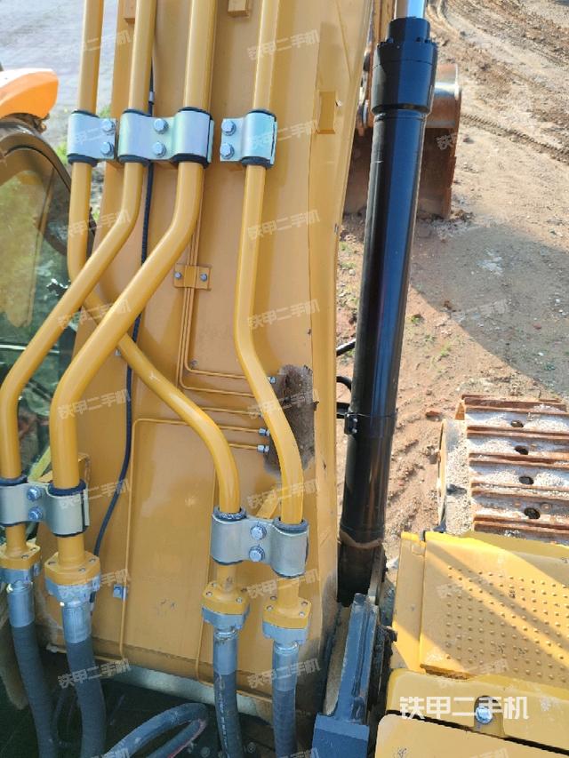 大臂背部俯視（工作和回轉(zhuǎn)裝置）