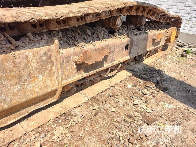 单侧履带整体(整机外观) 单侧履带整体(整机外观)