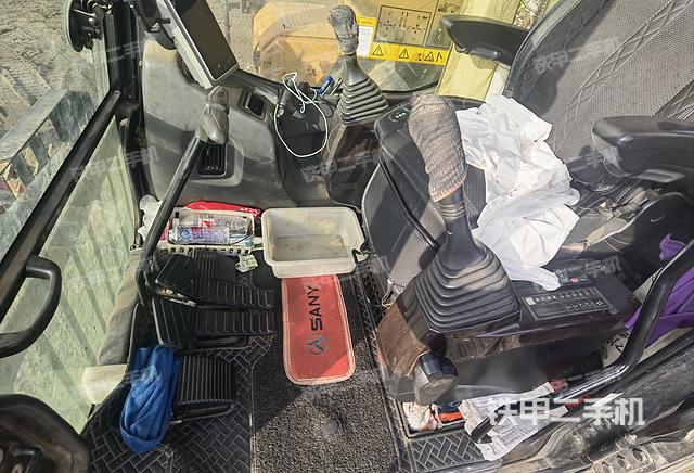 驾驶室整体（整机外观）