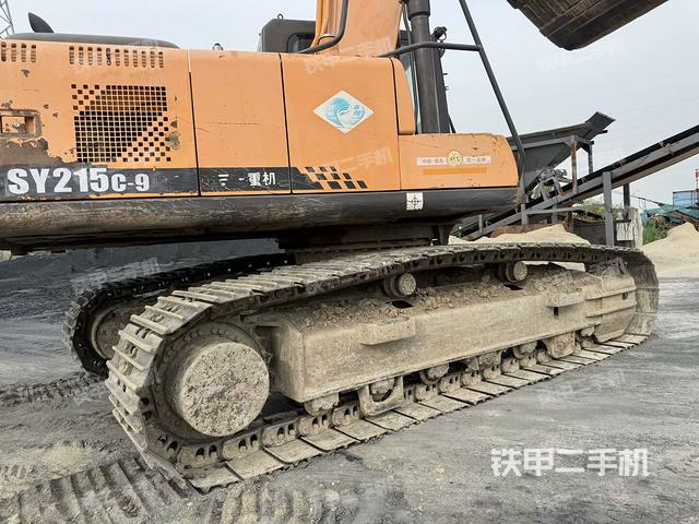 單側(cè)履帶整體(整機外觀) 單側(cè)履帶整體(整機外觀)