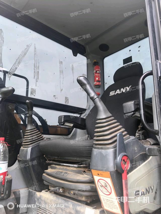 駕駛室整體（整機(jī)外觀）