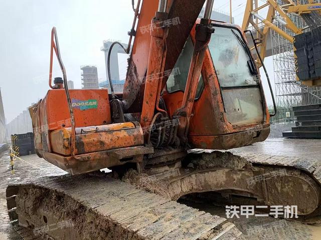 斗山DH225LC-7挖掘机的设备实拍-第13张实拍照片