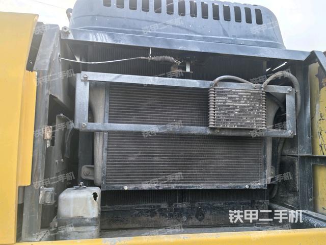 散熱器正面(大件艙室) 散熱器正面(大件艙室)