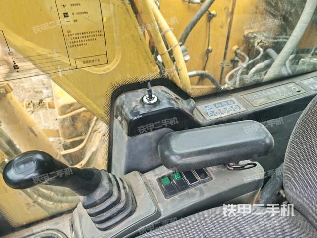座椅右側(cè)控制臺/鑰匙門/油門/含右手柄(駕駛室部分) 座椅右側(cè)控制臺/鑰匙門/油門/含右手柄(駕駛室部分)