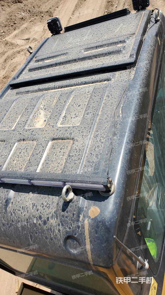 驾驶室顶部（整机外观）