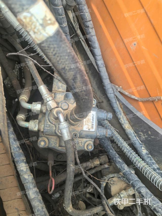 回轉(zhuǎn)馬達(dá)（上車部件）