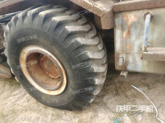 右引导轮/右前轮(行走机构) 右引导轮/右前轮(行走机构)