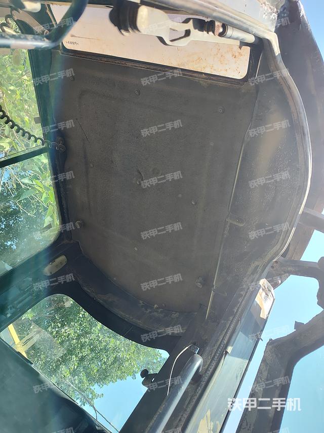 駕駛室頂部(整機外觀) 駕駛室頂部(整機外觀)