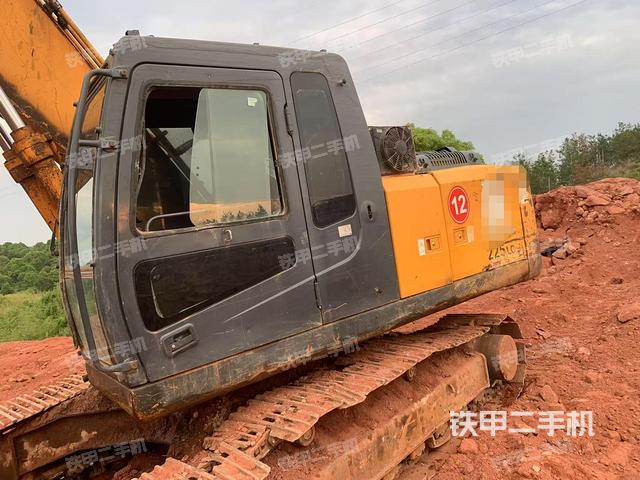 現(xiàn)代R225LC-7挖掘機