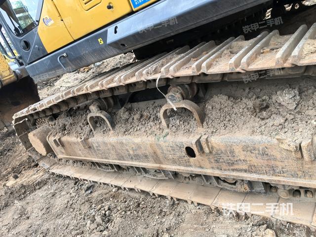 右侧履带整体(行走机构) 右侧履带整体(行走机构)