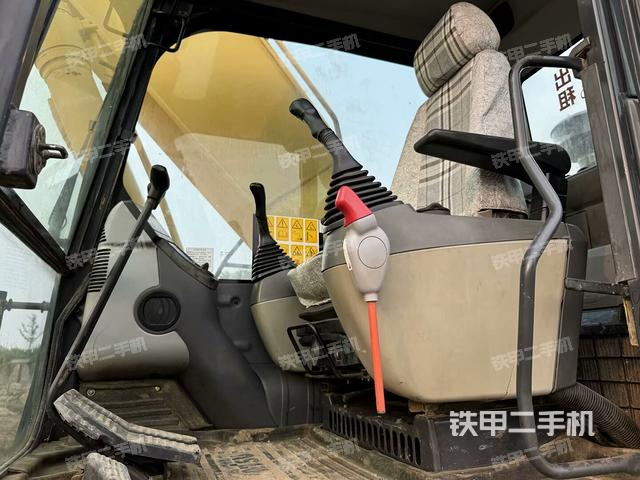 駕駛室整體(整機外觀) 駕駛室整體(整機外觀)