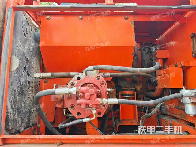 液壓泵艙室正面整體(整機(jī)外觀) 液壓泵艙室正面整體(整機(jī)外觀)