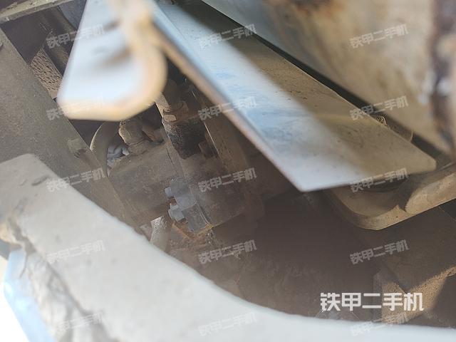 液壓泵艙室正面整體(整機外觀) 液壓泵艙室正面整體(整機外觀)