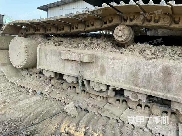 單側(cè)履帶整體(整機(jī)外觀) 單側(cè)履帶整體(整機(jī)外觀)