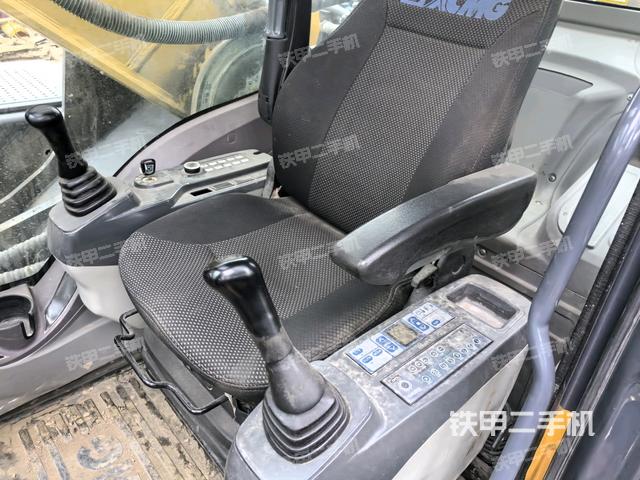 座椅右侧控制台/钥匙门/油门/含右手柄(驾驶室部分) 座椅右侧控制台/钥匙门/油门/含右手柄(驾驶室部分)