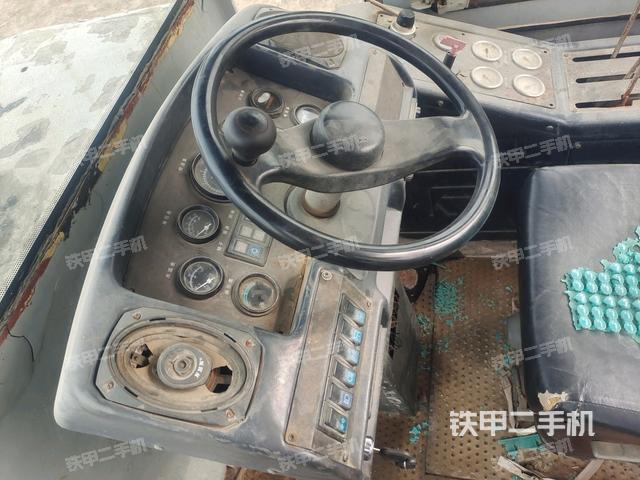 驾驶室内部(驾驶室/操作室) 驾驶室内部(驾驶室/操作室)