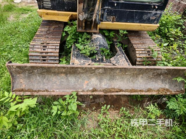 轉(zhuǎn)盤和下車架正前(工作和回轉(zhuǎn)裝置) 轉(zhuǎn)盤和下車架正前(工作和回轉(zhuǎn)裝置)