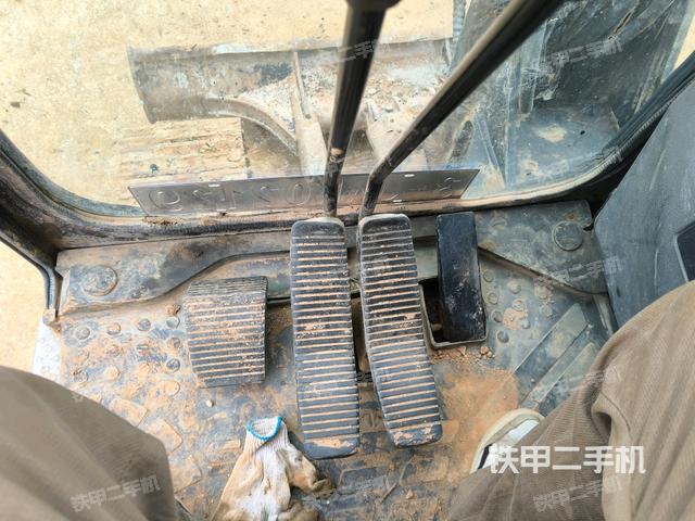 后窗玻璃角標（駕駛室部分）