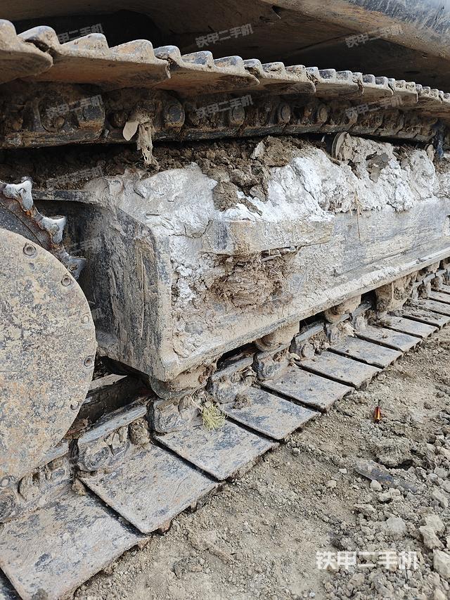 单侧履带整体(整机外观) 单侧履带整体(整机外观)