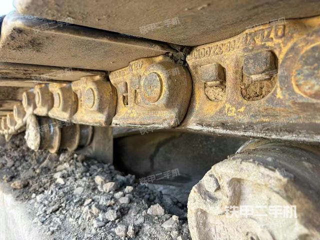 單側(cè)履帶整體(整機(jī)外觀) 單側(cè)履帶整體(整機(jī)外觀)