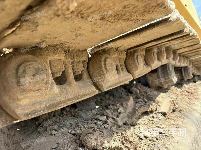 单侧履带整体(整机外观) 单侧履带整体(整机外观)