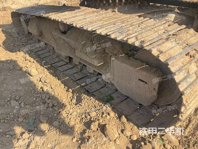 單側(cè)履帶整體(整機外觀) 單側(cè)履帶整體(整機外觀)