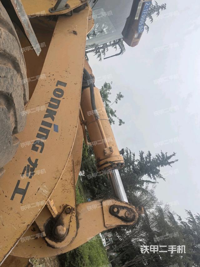 鏟斗油缸側(cè)面(工作裝置) 鏟斗油缸側(cè)面(工作裝置)