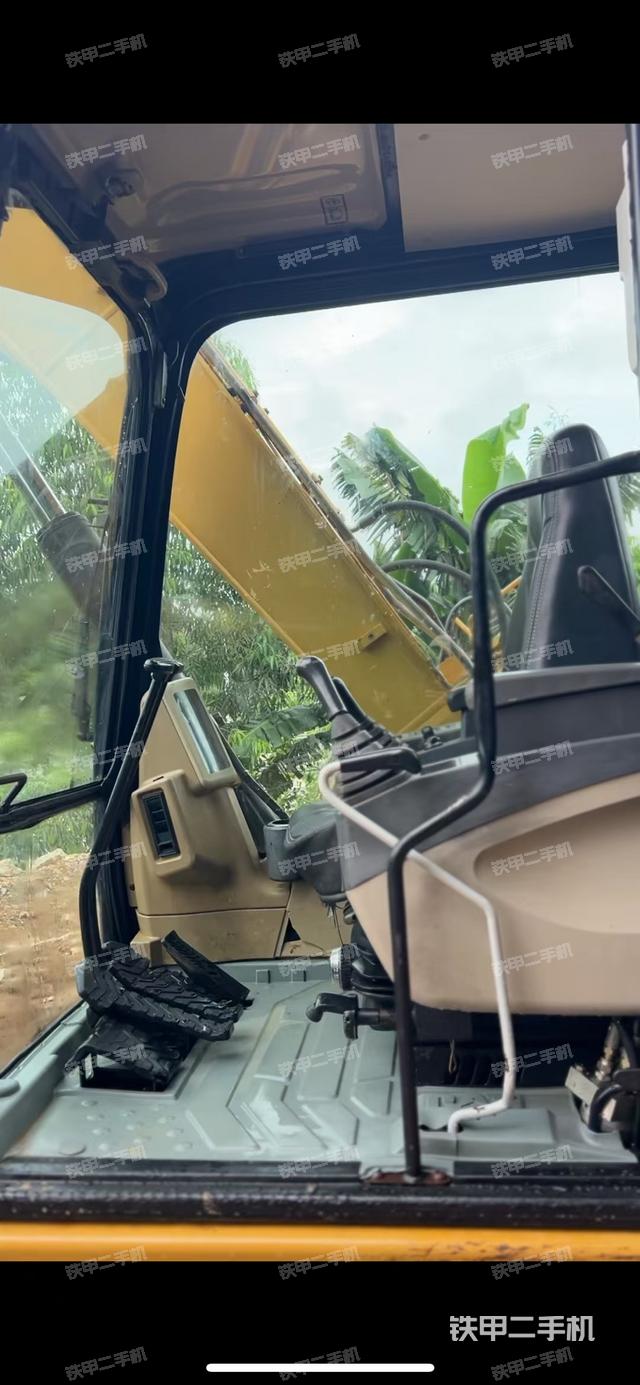 驾驶室整体（整机外观）