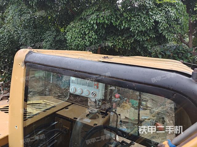 驾驶室顶部（整机外观）