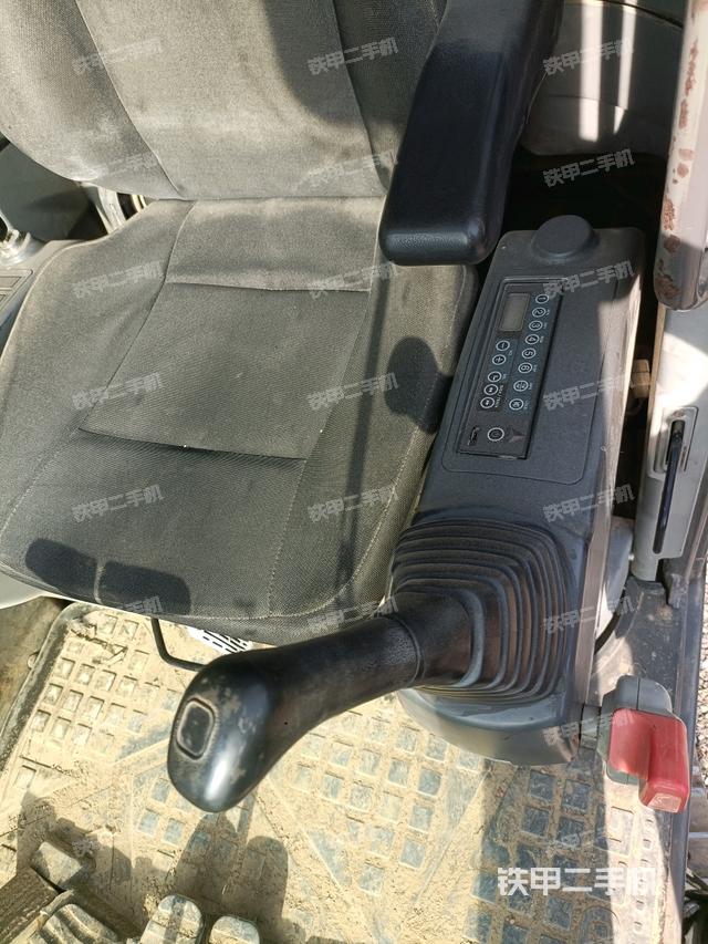 座椅左侧控制台/音响/含左手柄（驾驶室部分）