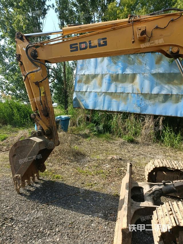 转盘和下车架正前（工作和回转装置）