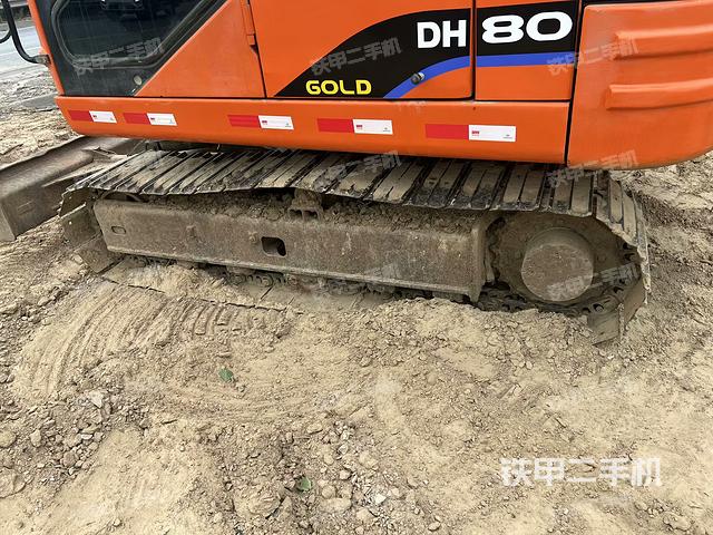 单侧履带整体(整机外观) 单侧履带整体(整机外观)