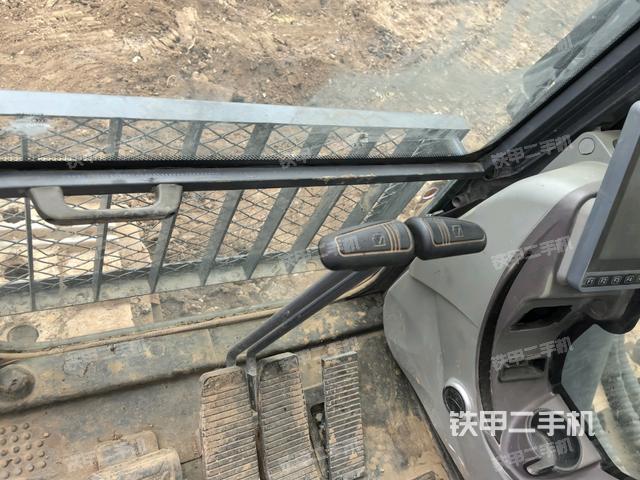 座椅左侧控制台/音响/含左手柄(驾驶室部分) 座椅左侧控制台/音响/含左手柄(驾驶室部分)