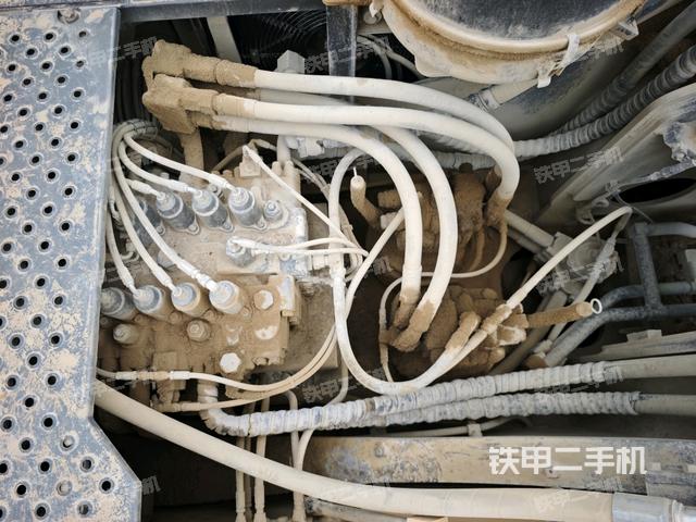 回轉(zhuǎn)馬達和主控閥（整機外觀）