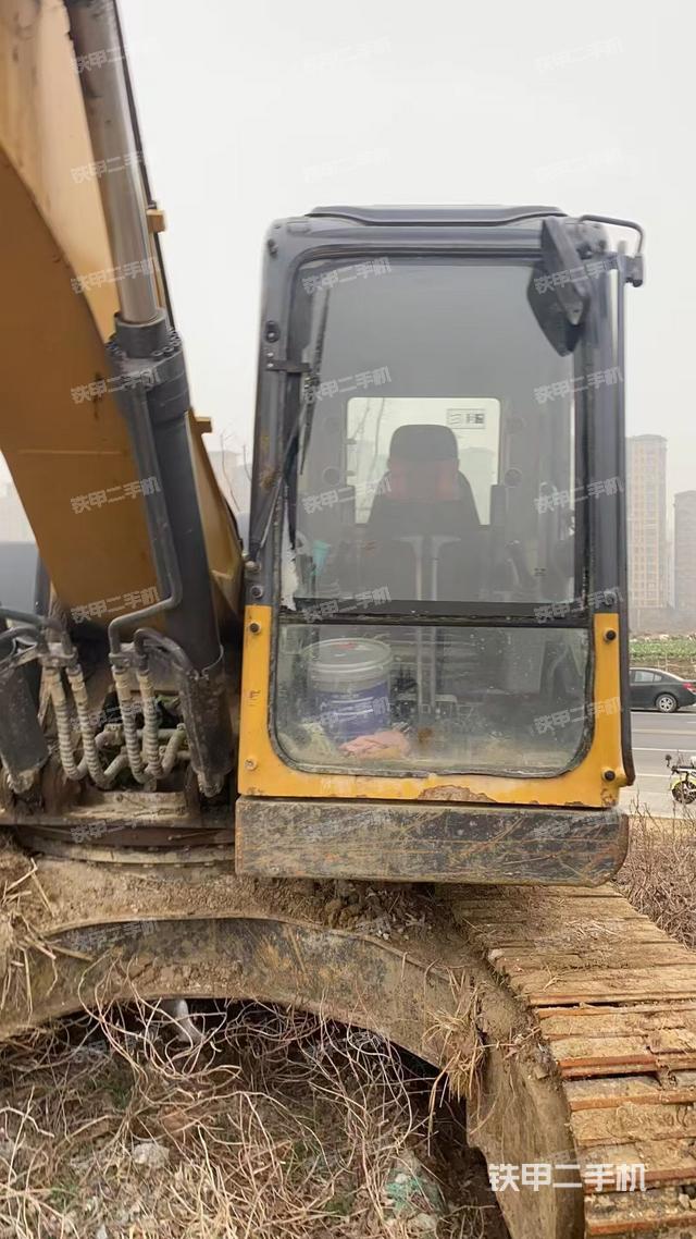 驾驶室整体(整机外观) 驾驶室整体(整机外观)