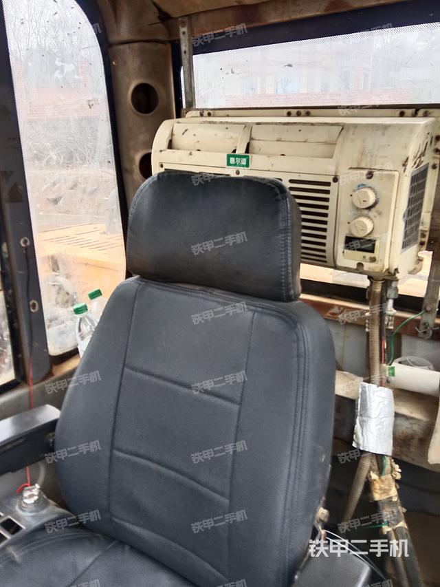 駕駛室整體(整機(jī)外觀) 駕駛室整體(整機(jī)外觀)