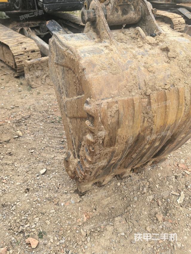 铲斗45度(工作和回转装置) 铲斗45度(工作和回转装置)