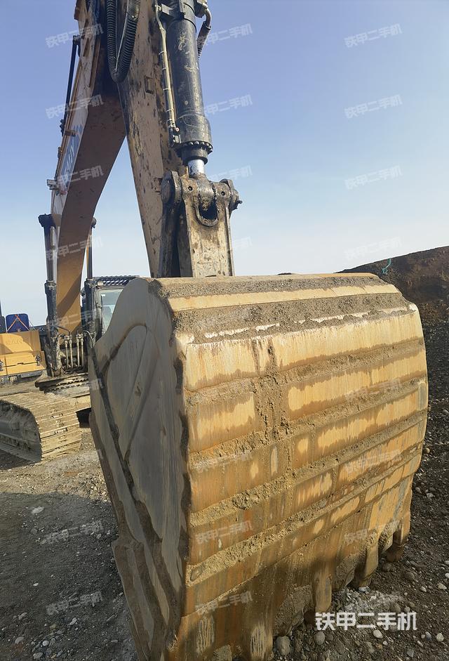 驾驶室顶部（整机外观）