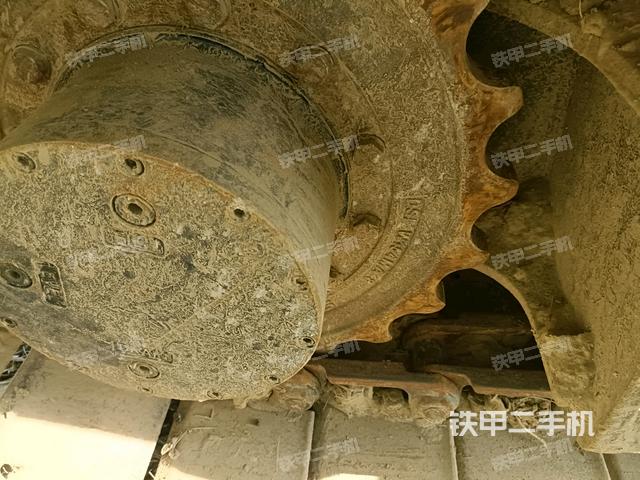 右驱动轮（行走机构）