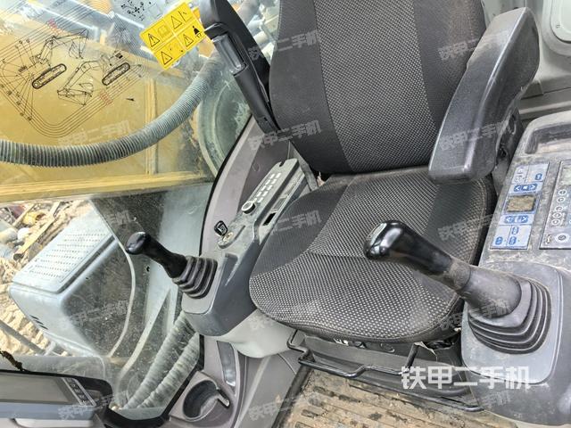 座椅后部(驾驶室部分) 座椅后部(驾驶室部分)