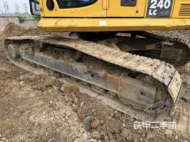 單側(cè)履帶整體(整機外觀) 單側(cè)履帶整體(整機外觀)