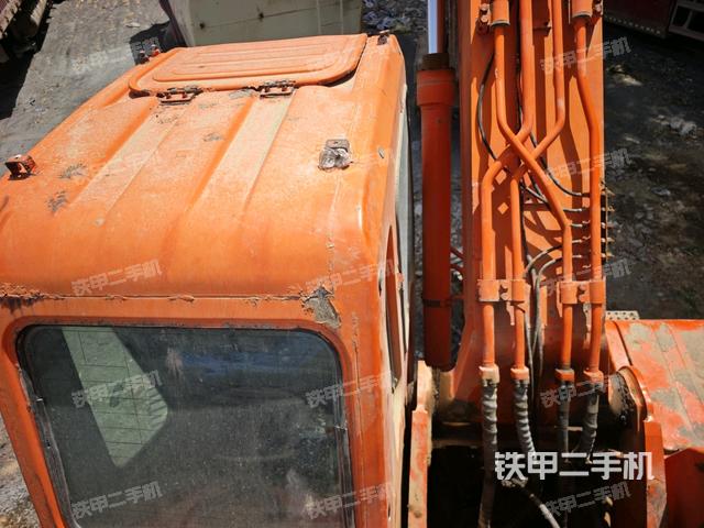 駕駛室頂部(整機外觀) 駕駛室頂部(整機外觀)